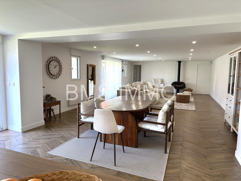 Maison - 251 m² - 6 pièces