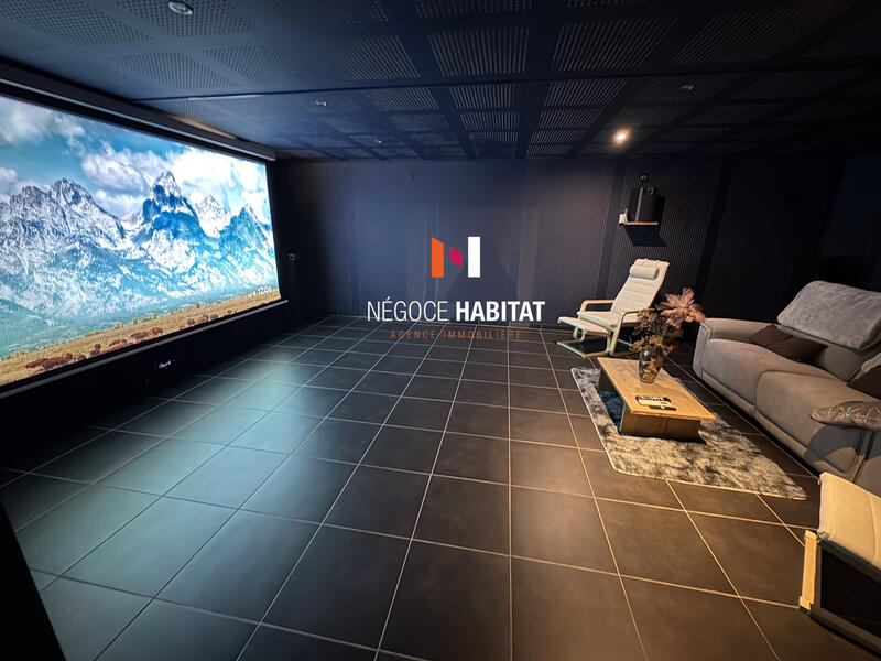 Villa - 307 m² - 12 pièces