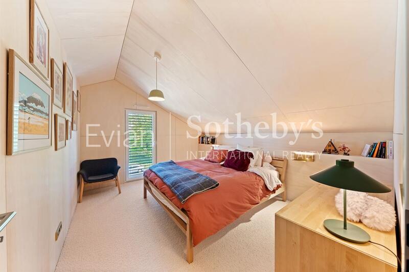 Maison - 225 m² - 9 pièces