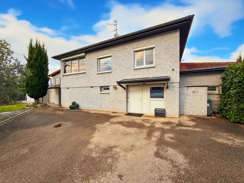 Maison - 230 m² - 6 pièces