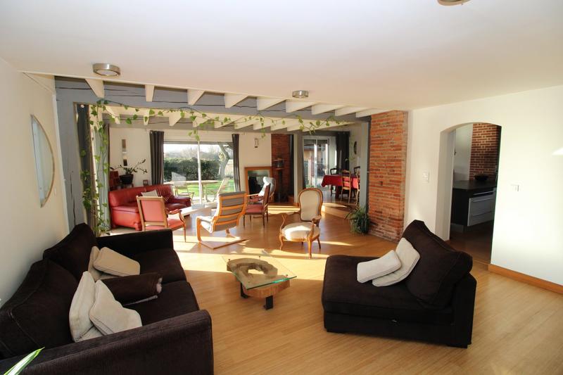 Maison traditionnelle - 211 m² - 8 pièces