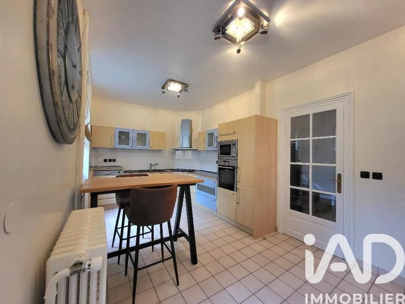 Maison - 240 m² - 9 pièces