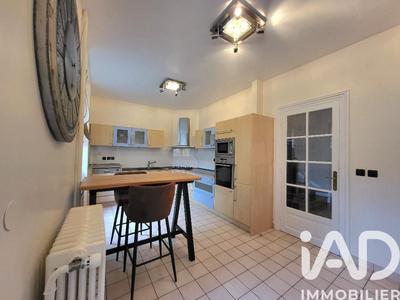 Maison - 240 m² - 9 pièces