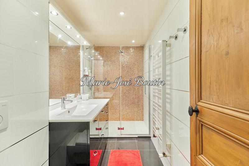 Maison - 250 m² - 9 pièces