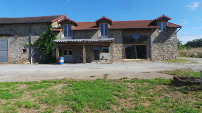 Maison - 250 m² - 8 pièces