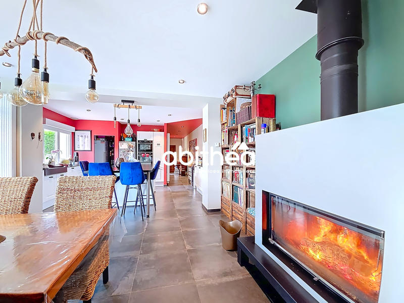 Maison - 270 m² - 9 pièces