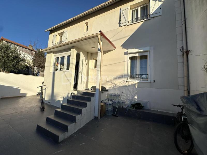 Maison - 140 m² - 9 pièces