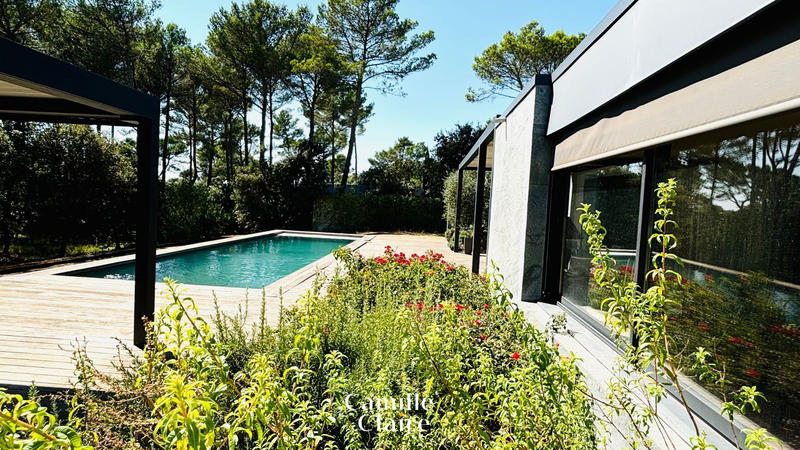 Maison - 240 m² - 5 pièces