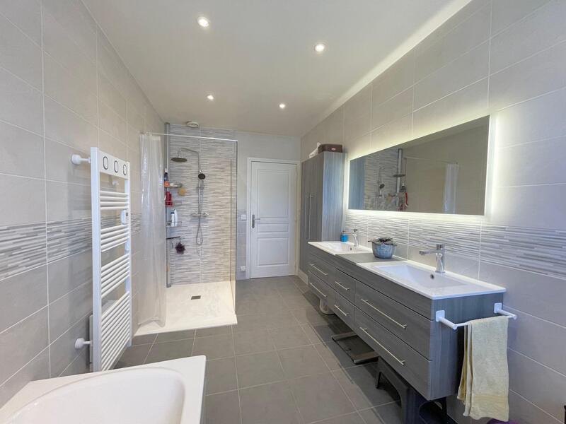 Maison - 143 m² - 5 pièces