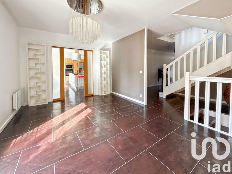 Maison - 209 m² - 8 pièces