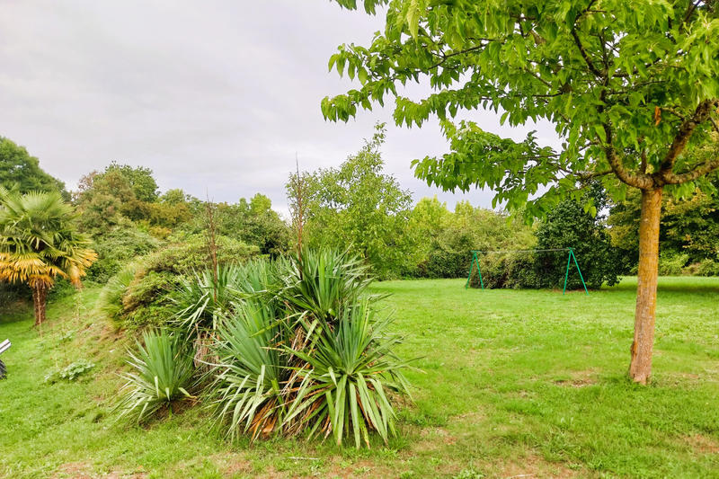 Propriété - 254 m² - 12 pièces