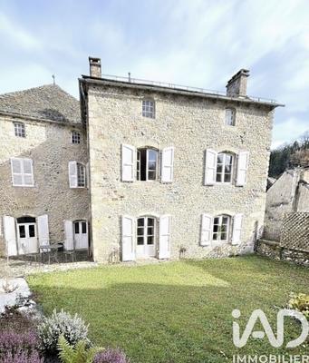 Maison - 231 m² - 9 pièces