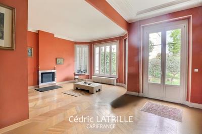 Maison bourgeoise - 272 m² - 11 pièces