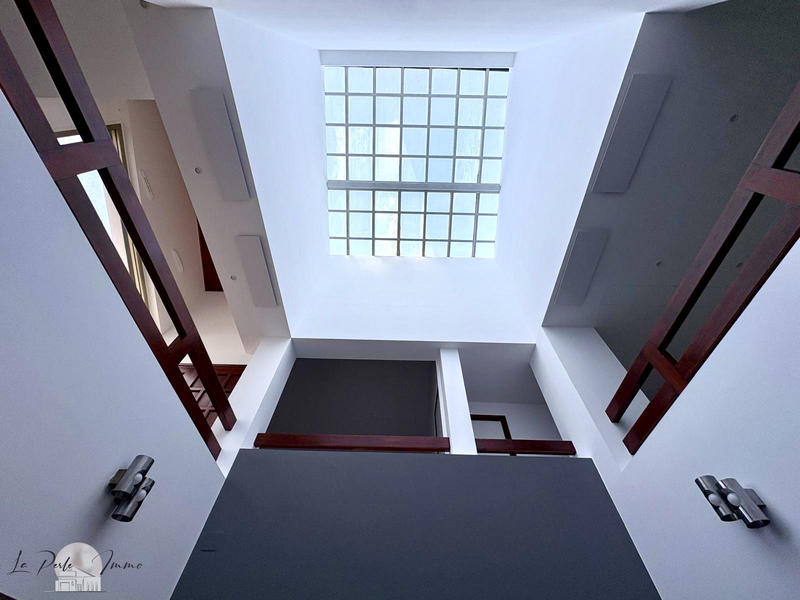 Villa - 300 m² - 7 pièces