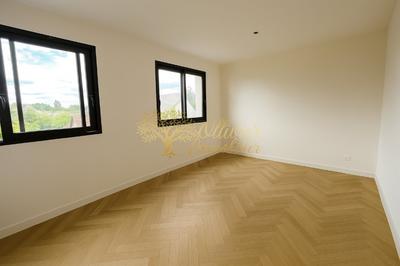 Pavillon - 120 m² - 5 pièces