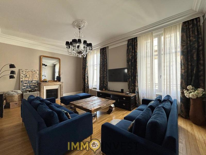 Appartement - 205 m² - 7 pièces