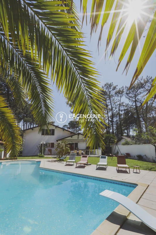 Villa - 220 m² - 7 pièces