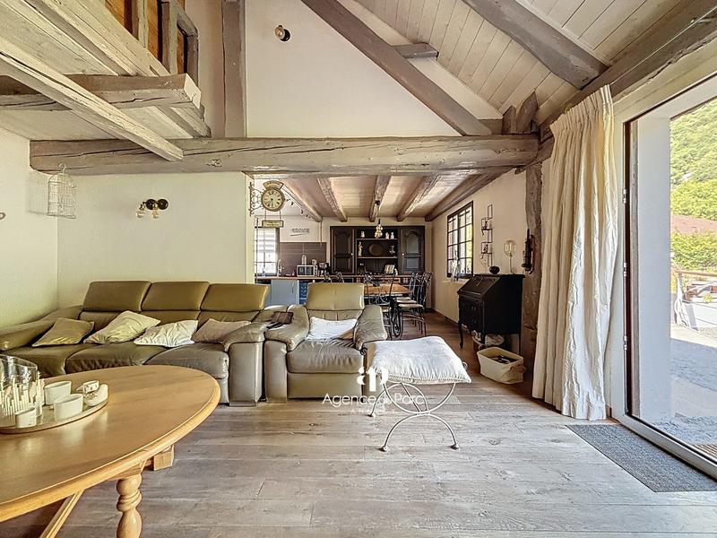 Maison - 220 m² - 9 pièces