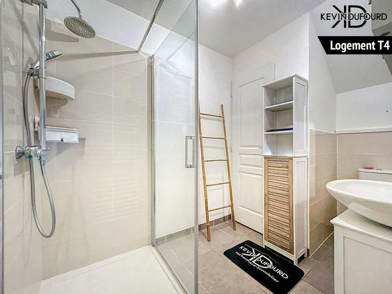 Maison - 225 m² - 11 pièces