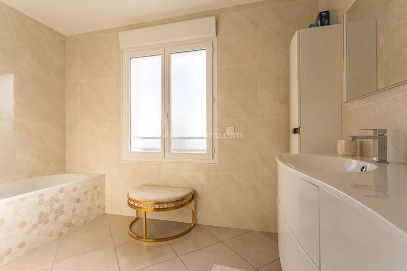 Appartement - 143 m² - 6 pièces