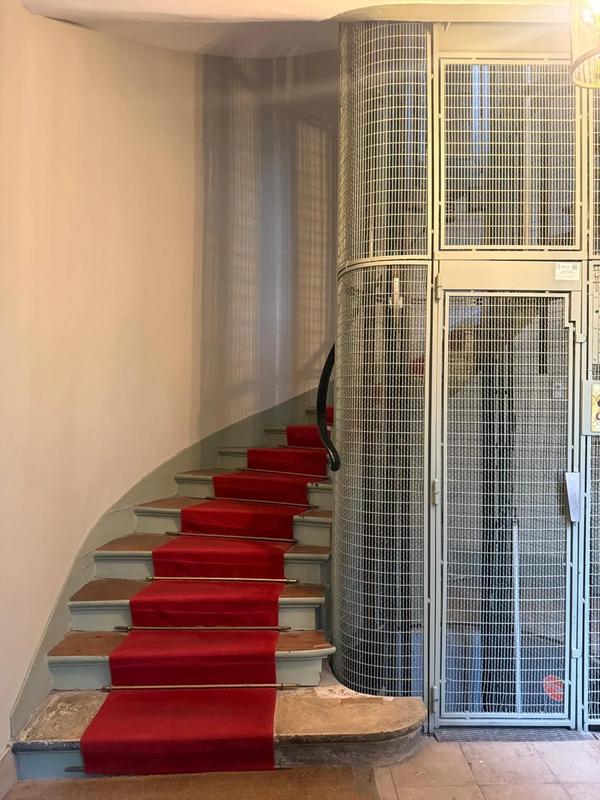 Bureau - 137 m² - 7 pièces