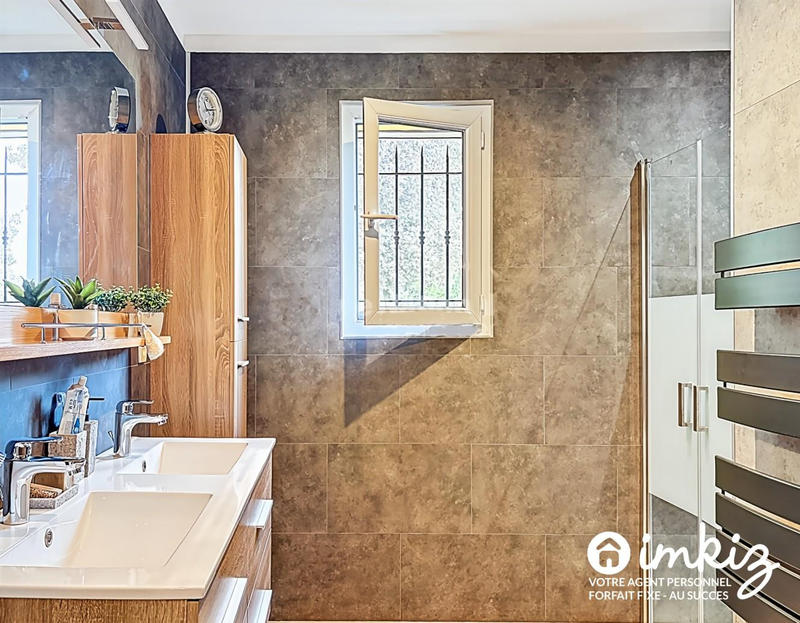 Maison - 408 m² - 13 pièces