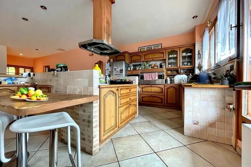 Maison - 320 m² - 11 pièces