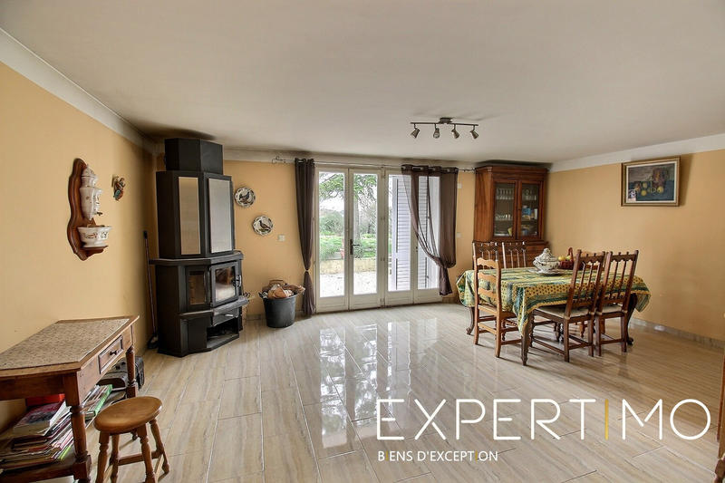 Maison - 230 m² - 7 pièces