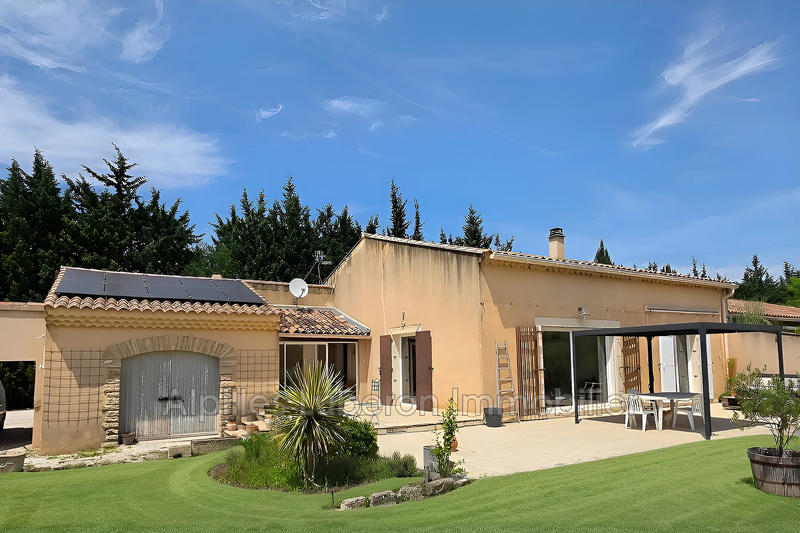 Maison - 250 m² - 5 pièces