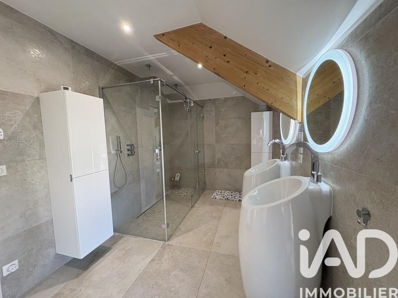 Maison - 240 m² - 8 pièces