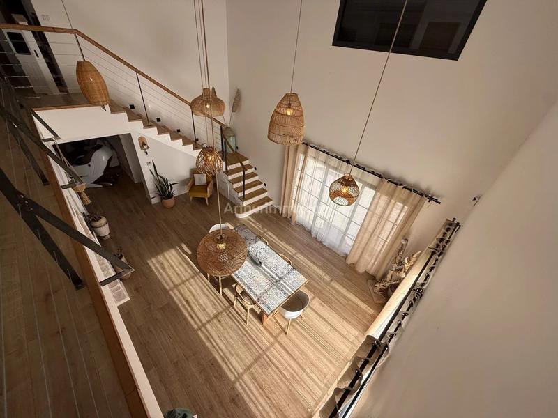 Maison - 212 m² - 8 pièces