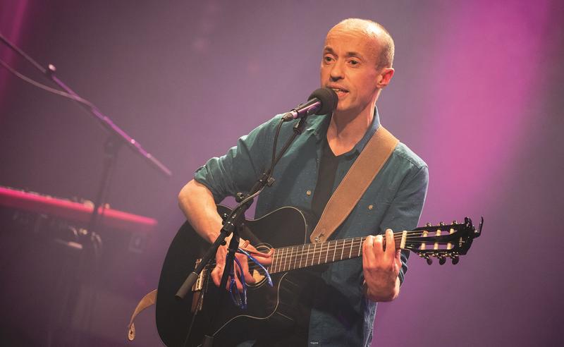 Spectacle musical : Frédéric Fromet se tient à carreau