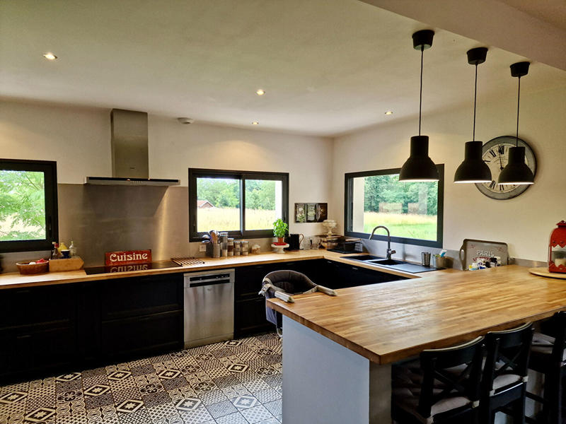 Maison - 262 m² - 9 pièces