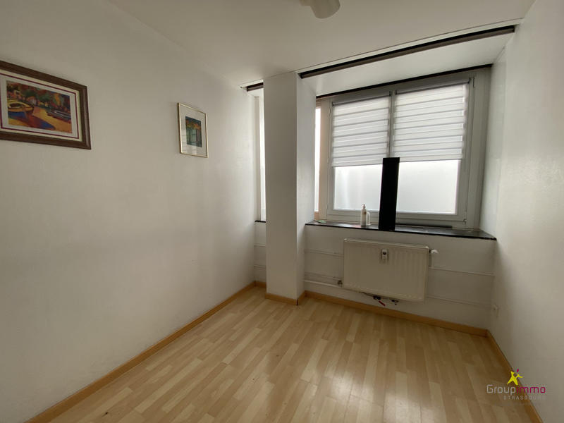 Local d'activités - 124 m² - 7 pièces