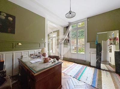 Maison de maîtres - 250 m² - 9 pièces