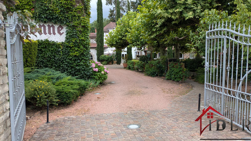 Propriété - 460 m² - 14 pièces