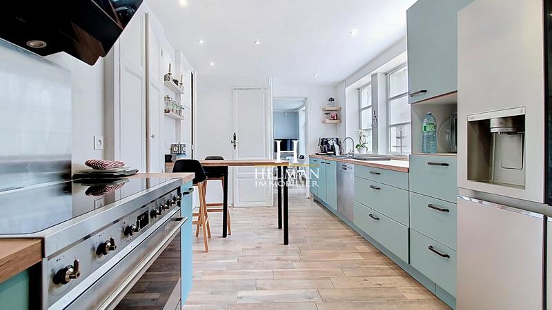 Maison - 433 m² - 12 pièces