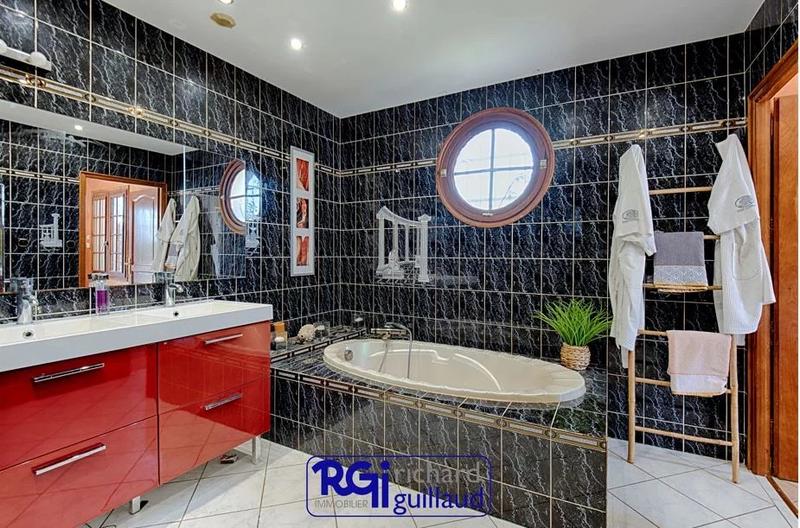 Maison - 138 m² - 5 pièces