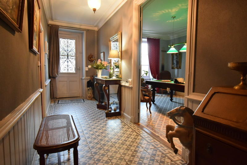 Maison - 315 m² - 10 pièces