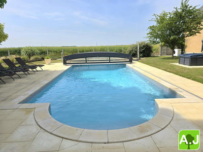 Maison - 180 m² - 8 pièces