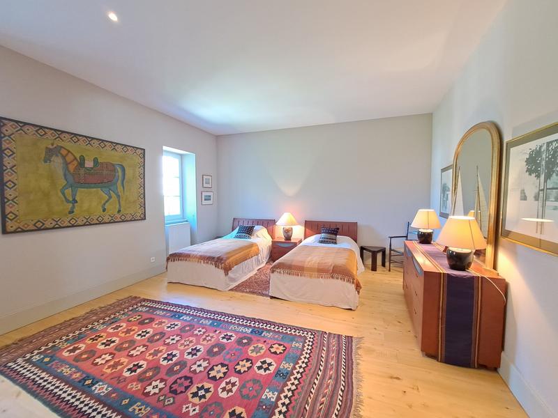 Maison - 554 m² - 13 pièces