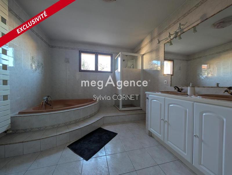 Maison traditionnelle - 190 m² - 4 pièces