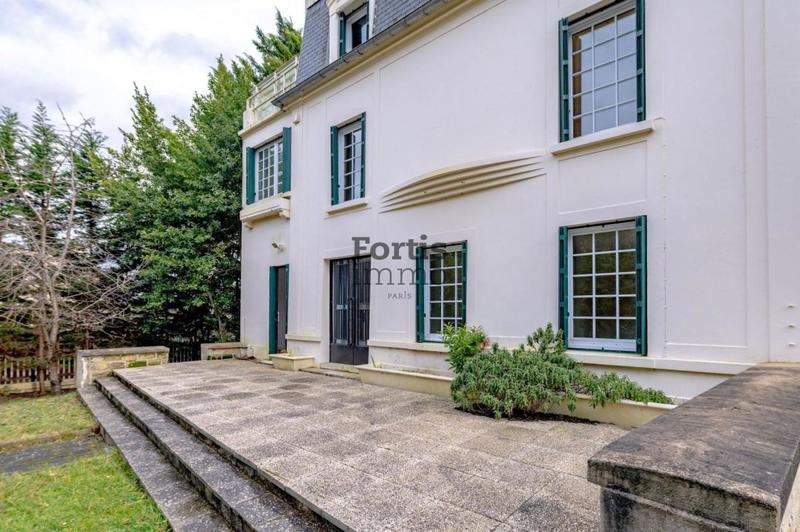 Demeure - 297 m² - 8 pièces