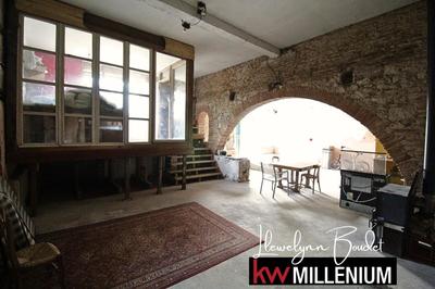 Maison - 210 m² - 2 pièces