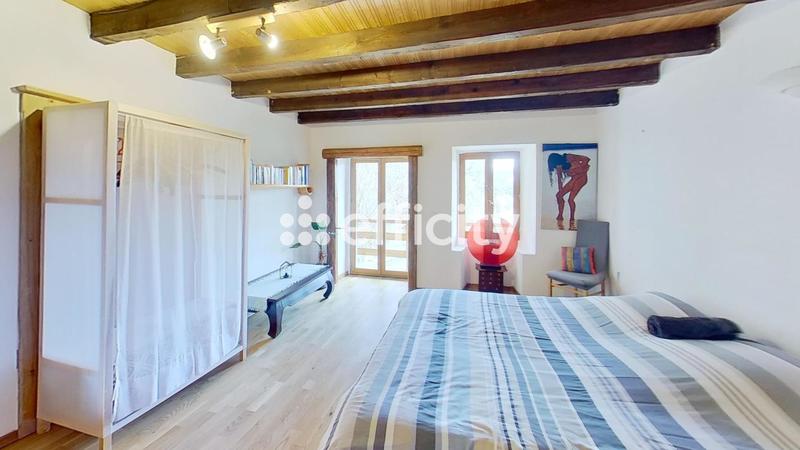 Maison - 220 m² - 7 pièces