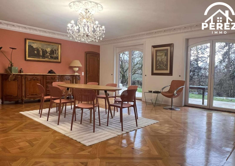 Villa - 278 m² - 10 pièces