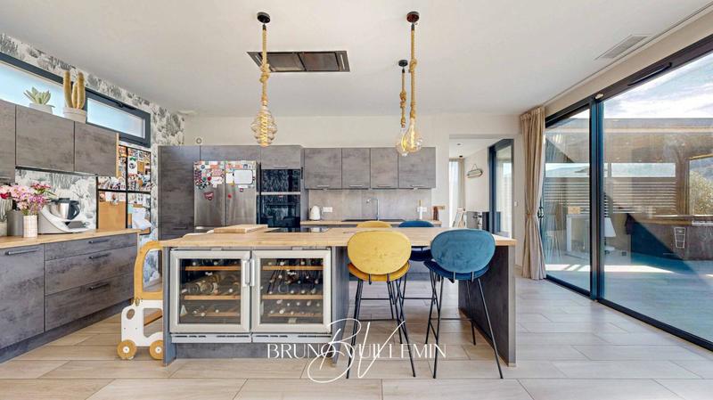 Villa - 219 m² - 7 pièces