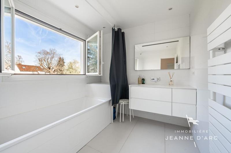 Maison - 190 m² - 7 pièces