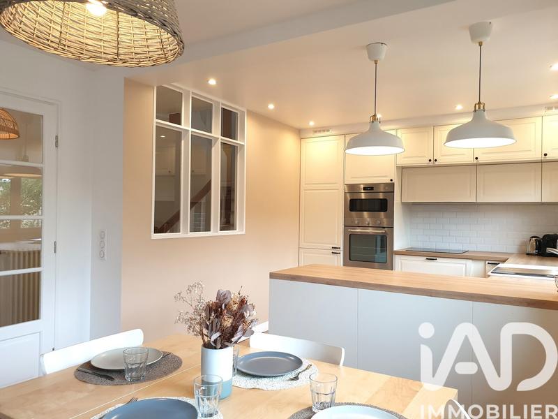 Maison - 143 m² - 8 pièces