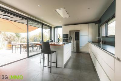 Maison contemporaine - 198 m² - 6 pièces